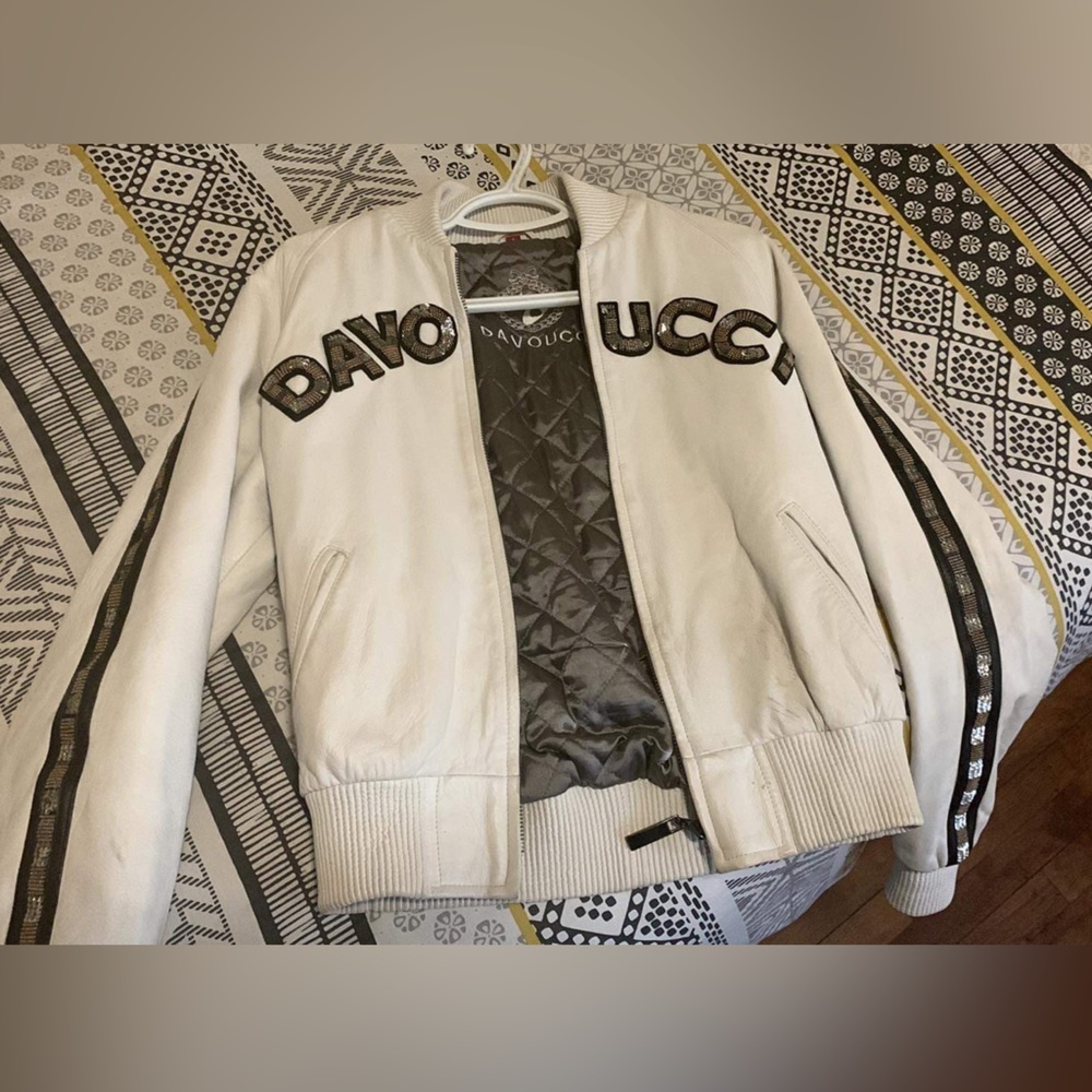 White Davoucci leather jacket. Good vintage condition. Worn a couple of times!